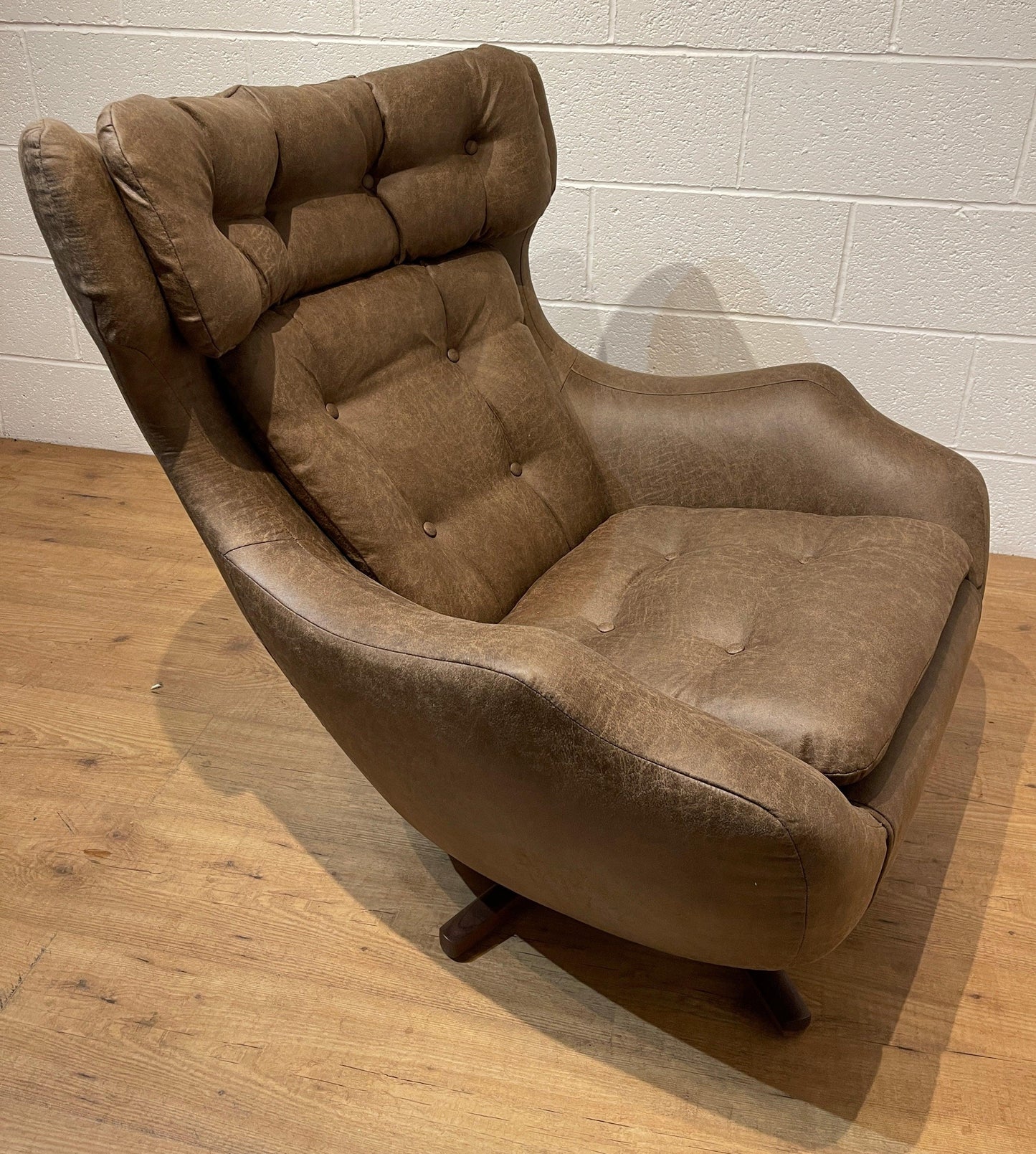 Mid century Vintage Retro Parker Knoll "Statesman" Swivel Chair 1960's (Brown faux leather) - Supramobili