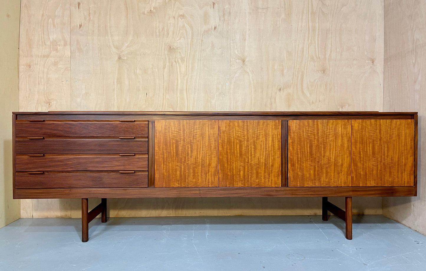 Mid Century Knightsbridge Sideboard by Robert Heritage for Archie Shine 1960’s - Supramobili