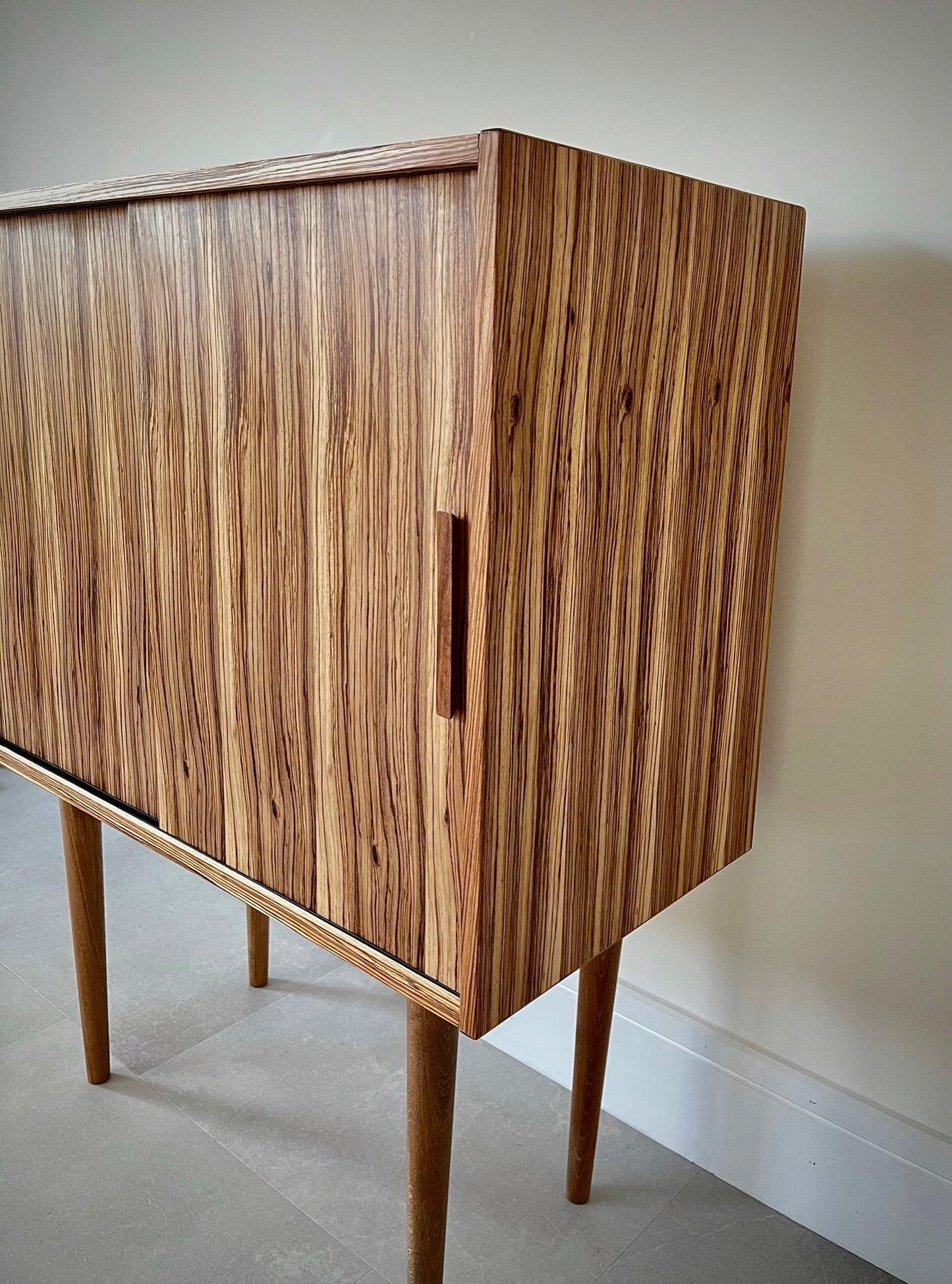 Mid Century Style Drink Cabinet - Supramobili