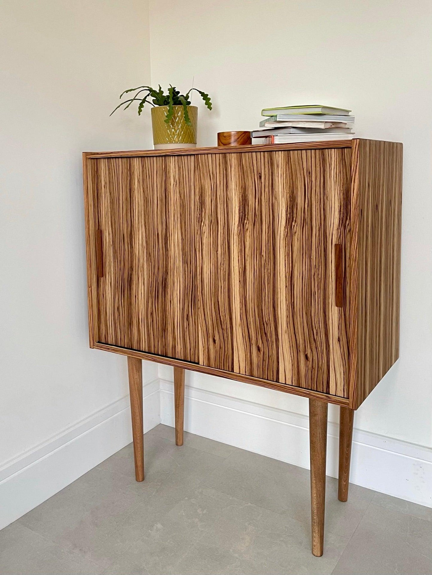 Mid Century Style Drink Cabinet - Supramobili