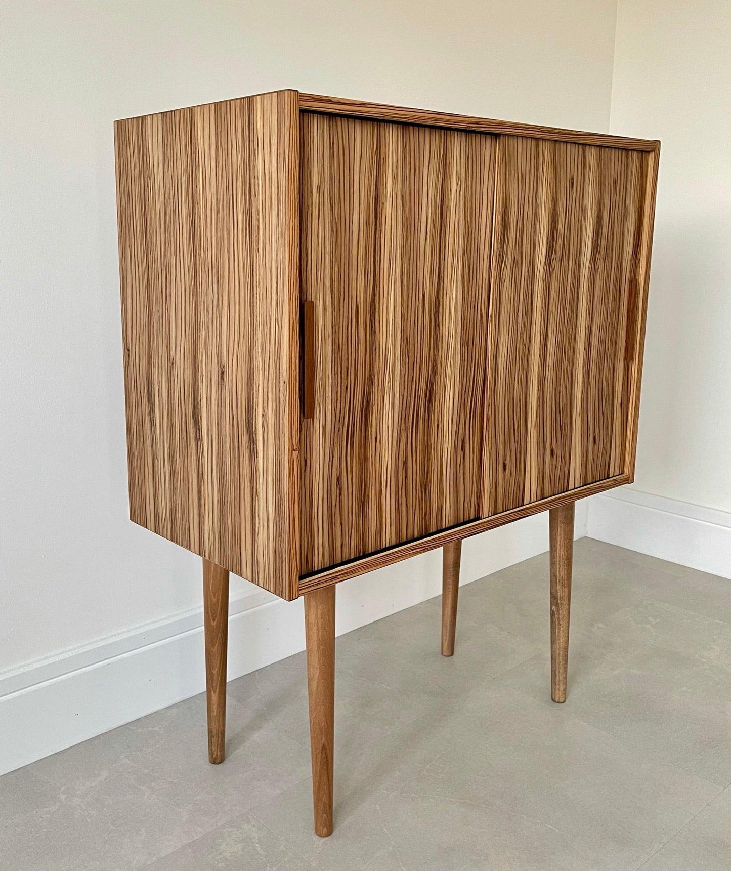 Mid Century Style Drink Cabinet - Supramobili